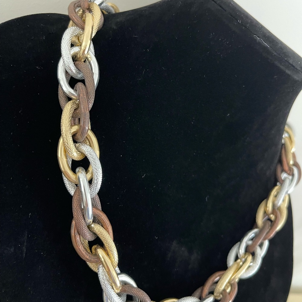 Multi color chain necklace (gold,white, bronze)